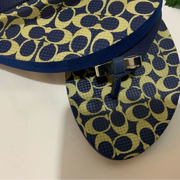 Coach Amel Blue and Tan Rubber Signature C Flip Flop Sandals Silver Bow Size 7-8 - Picture 5 of 10